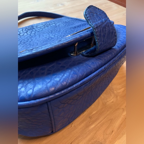 Pebbled Crossbody Purse - Picture 6 of 8